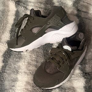 Olive Green Nike Huaraches